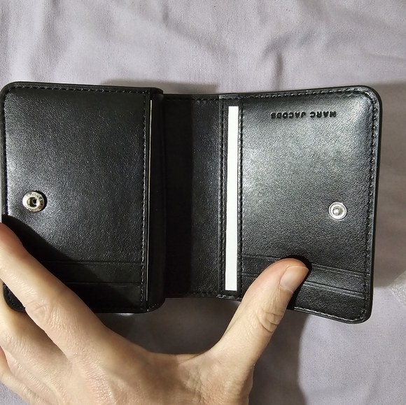 Marc Jacobs zip wallet - Picture 5 of 6